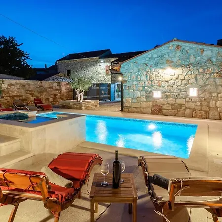 Vila Family Friendly House With A Swimming Pool - 26951 Marčana