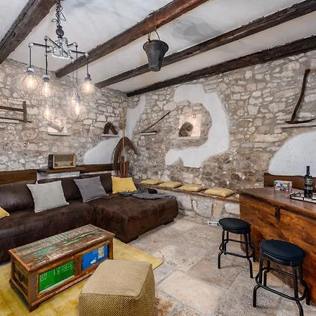 Vila Family Friendly House With A Swimming Pool - 26951