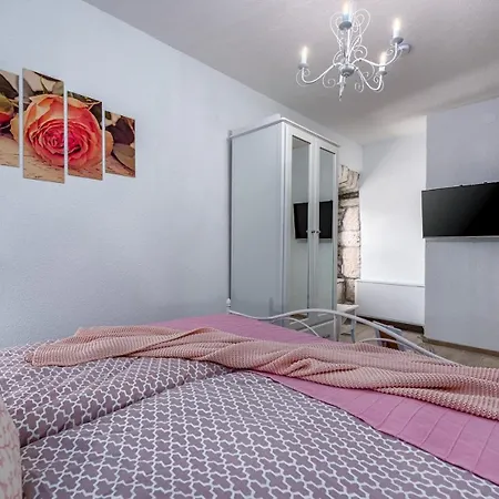 Family Friendly House With A Swimming Pool - 26951 Vila